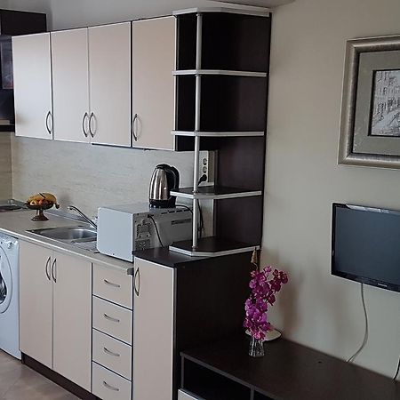 Tashevi Apartments Pomorie Eksteriør bilde