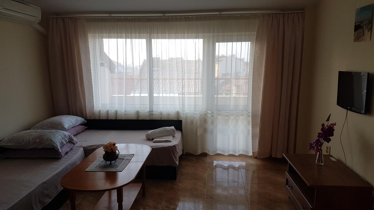 Tashevi Apartments Pomorie Eksteriør bilde