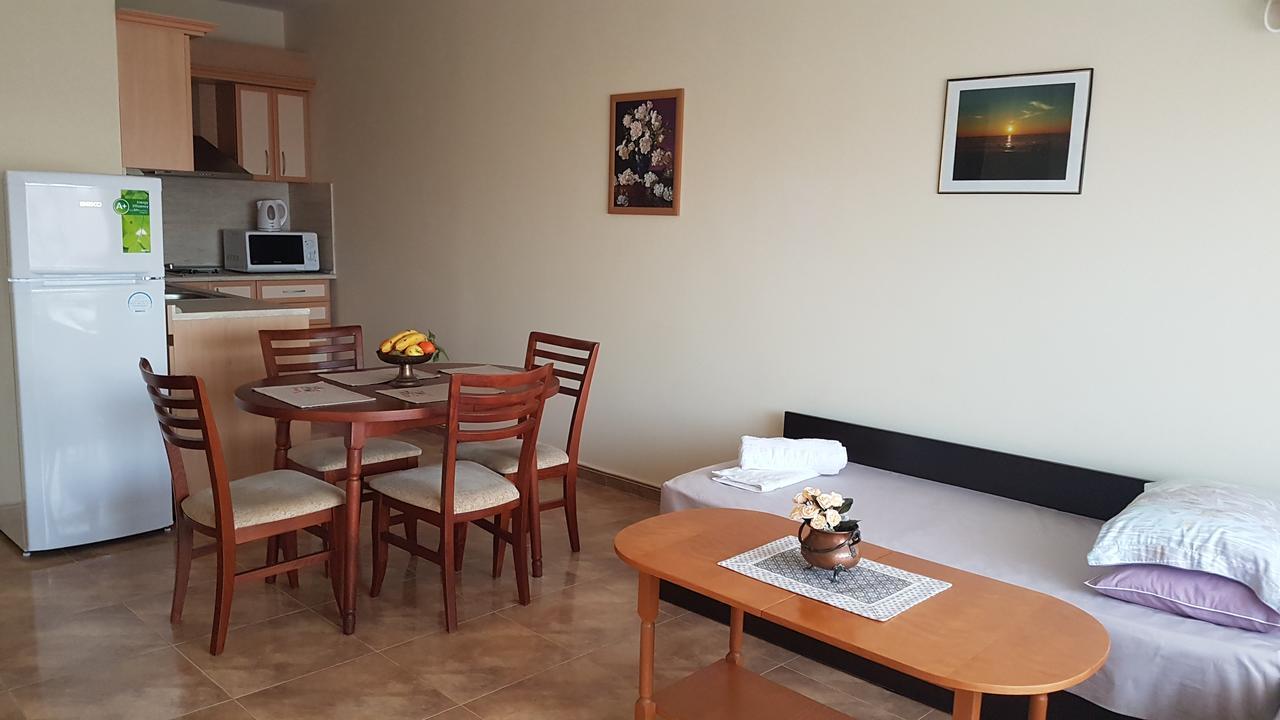 Tashevi Apartments Pomorie Eksteriør bilde