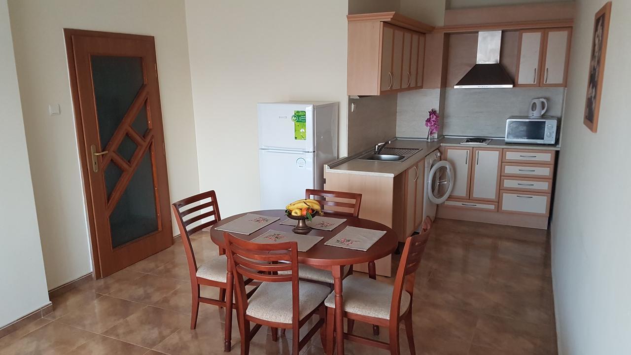 Tashevi Apartments Pomorie Eksteriør bilde
