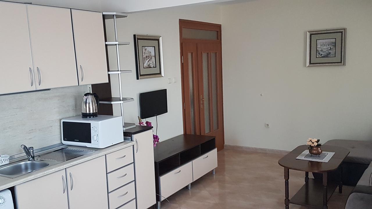Tashevi Apartments Pomorie Eksteriør bilde