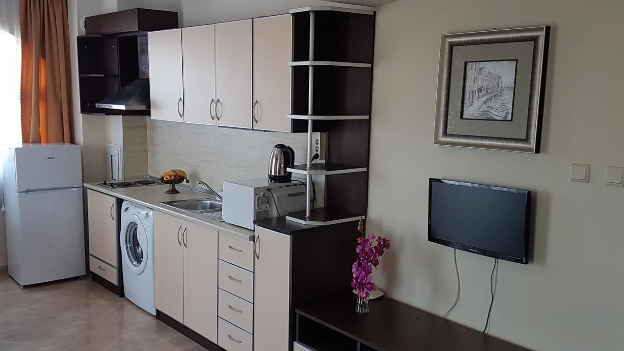 Tashevi Apartments Pomorie Eksteriør bilde