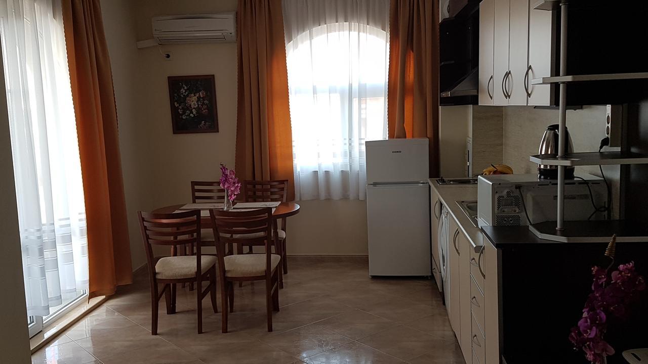 Tashevi Apartments Pomorie Eksteriør bilde