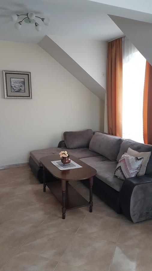Tashevi Apartments Pomorie Eksteriør bilde