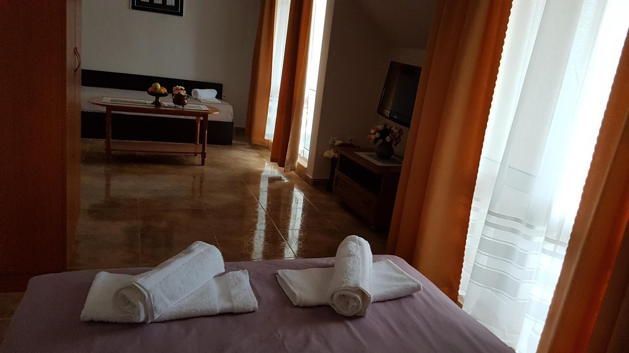 Tashevi Apartments Pomorie Eksteriør bilde