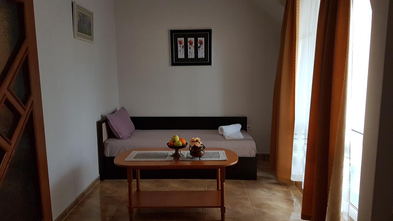 Tashevi Apartments Pomorie Eksteriør bilde
