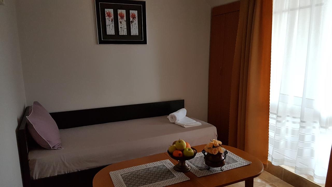 Tashevi Apartments Pomorie Eksteriør bilde