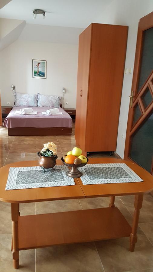 Tashevi Apartments Pomorie Eksteriør bilde
