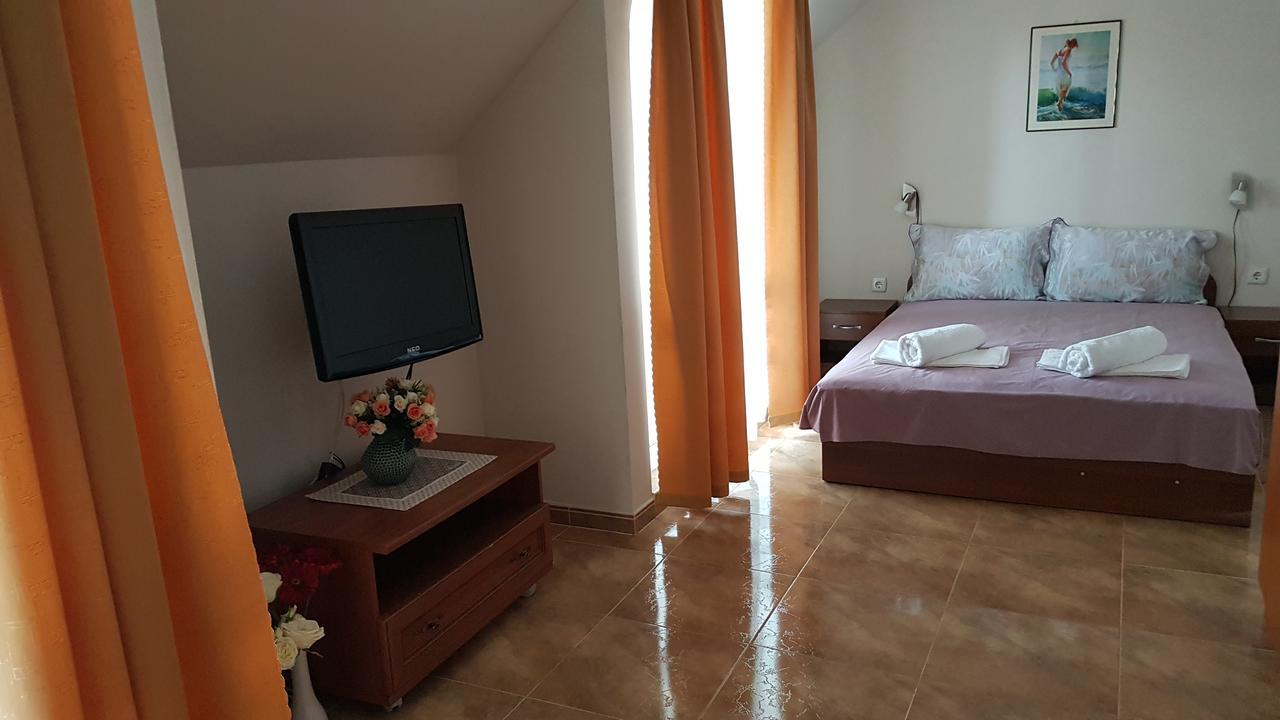 Tashevi Apartments Pomorie Eksteriør bilde